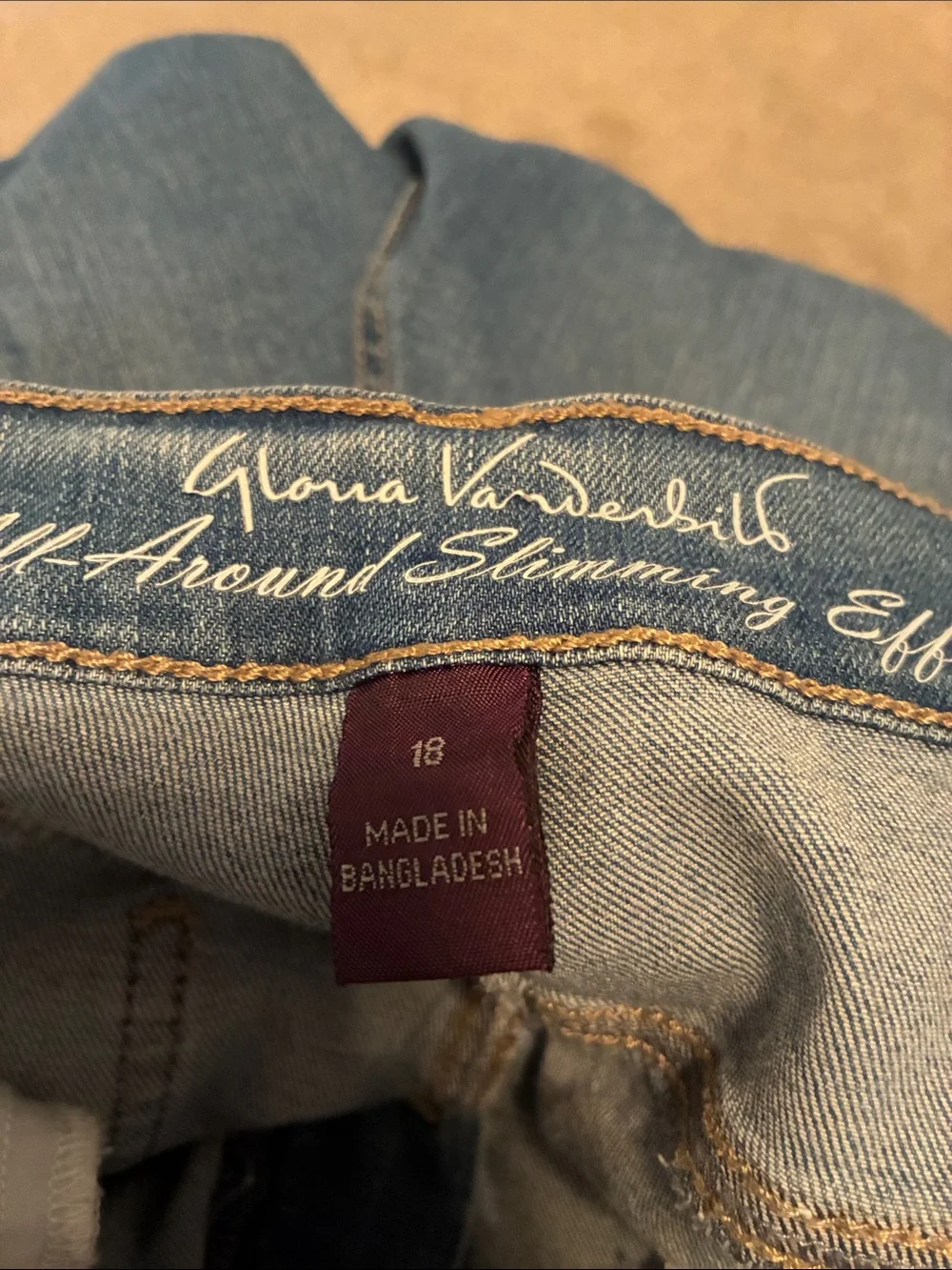 Gloria Vanderbilt Mid Blue Relaxed ladies Jeans - Picture 2 of 4